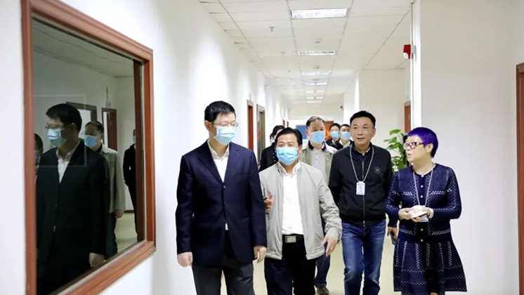 省政府口岸辦副主任、省商務(wù)廳口岸處處長羅專一行蒞臨炬神電子開展聯(lián)點服務(wù)工作