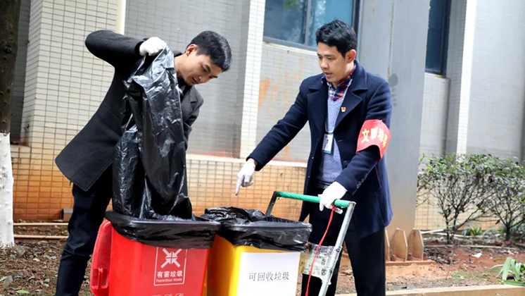 “黨員干部示范引領(lǐng)，爭做生活垃圾分類先鋒”——炬神電子黨支部主題黨日活動