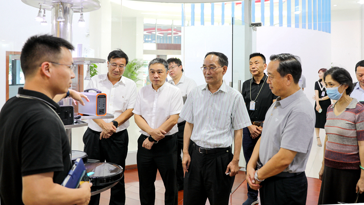 全國(guó)政協(xié)委員（廣東省委原常委、省紀(jì)委原書記）黃先耀一行考察炬神電子