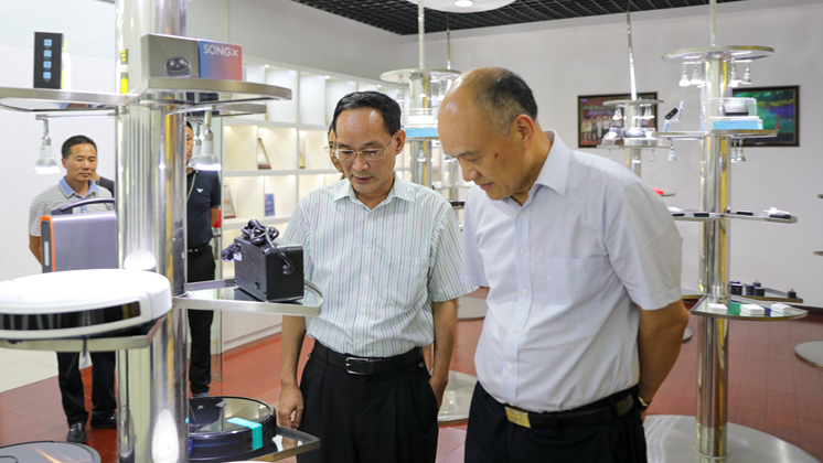 省委組織部副部長(zhǎng)、省委編辦主任劉越高考察炬神電子