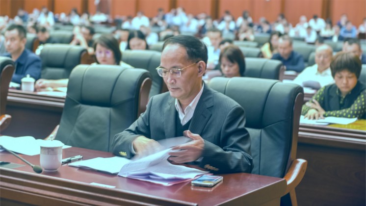 湖南炬神電子榮獲“新郴州貢獻(xiàn)獎”，董事長楊譓鵬作代表發(fā)言